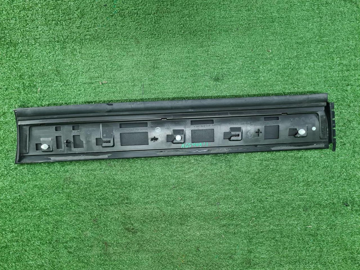 Накладка двери зад. правая Porsche Cayenne 3 17-нв