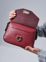 Сумка кожаная через плечо вишня