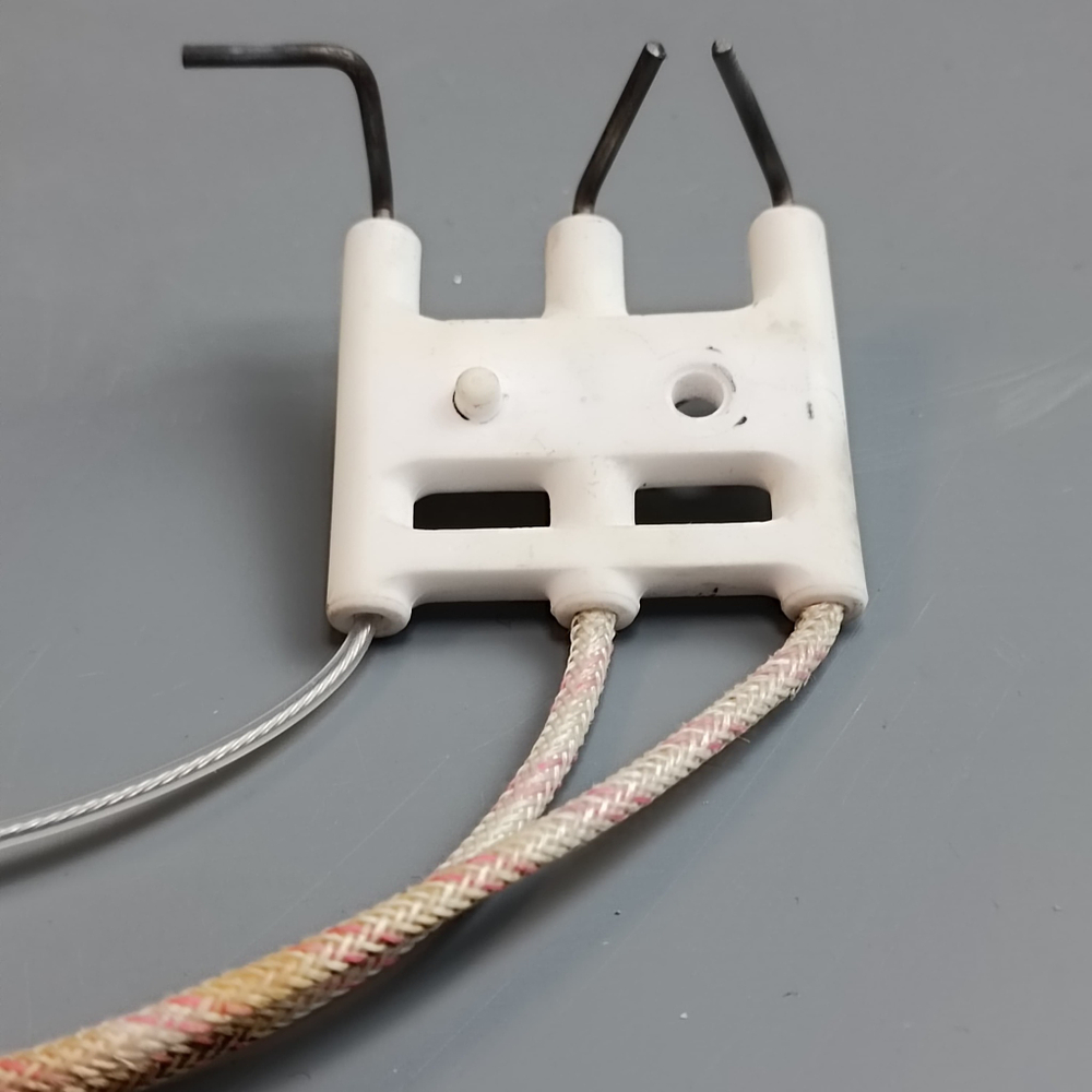 Б/У Электрод розжига и ионизации для котлов ARISTON BS, BS2, Egis, Atleas, Cares, Clas, Genus арт. 65104549
