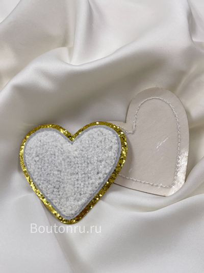 Нашивка сердце белое махровое с золотистыми пайетками
