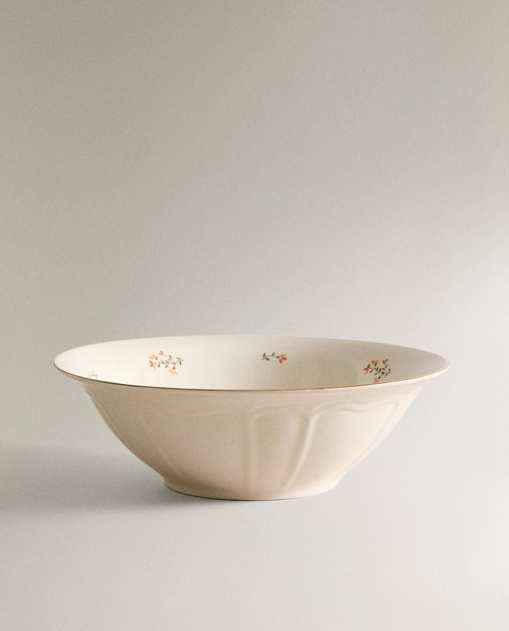 ZARA HOME САЛАТНИЦА ИЗ ФАРФОРА С ЦВЕТОЧНЫМ УЗОРОМ, КРЕМОВЫЙ