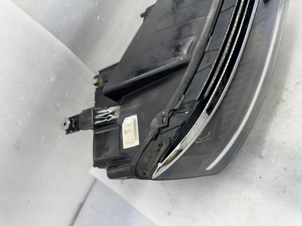 Оригинальная фара Volkswagen Teramont X
