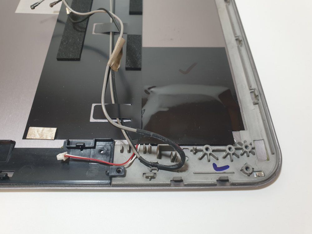 Крышкa матрицы HP DV7-4000ER, дефект, 3JLX9TP103