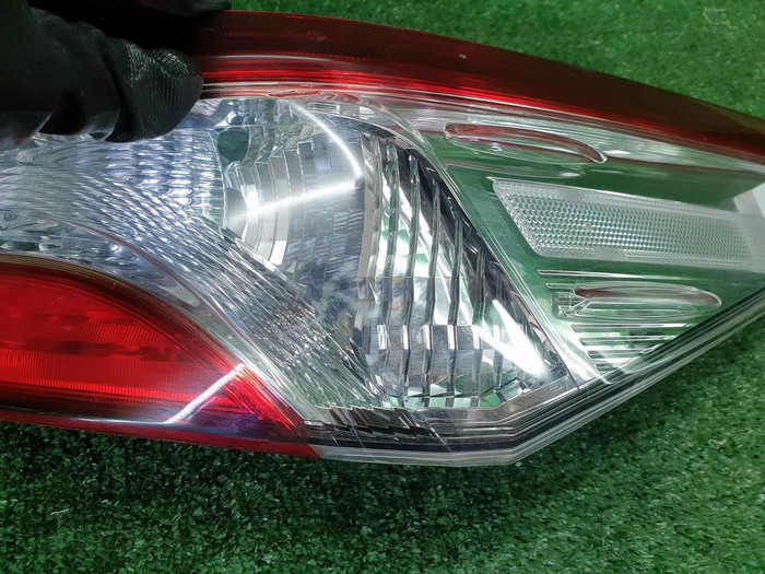 Фонарь правый внеш Toyota Camry xv70 17-нв галоген