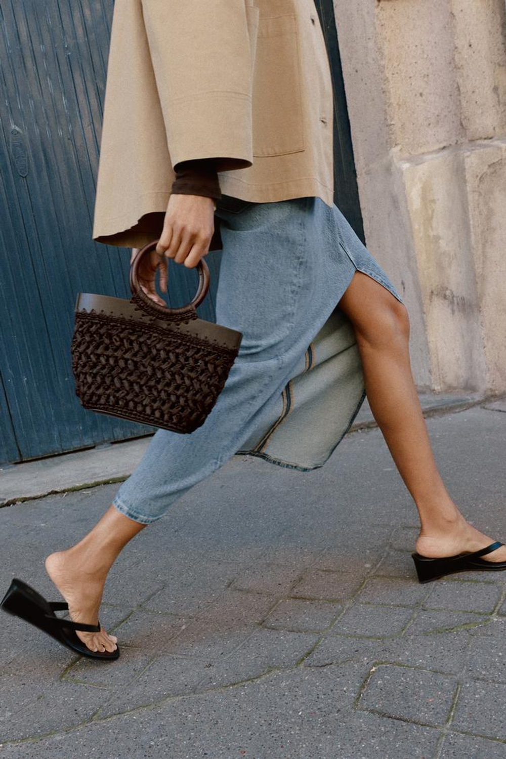 ZARA МИНИ-СУМКА-КОРЗИНА ИЗ РАФИИ, КОРИЧНЕВЫЙ