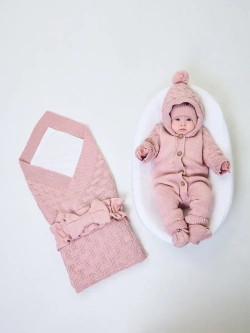 Конверт на выписку для новорожденных вязаный