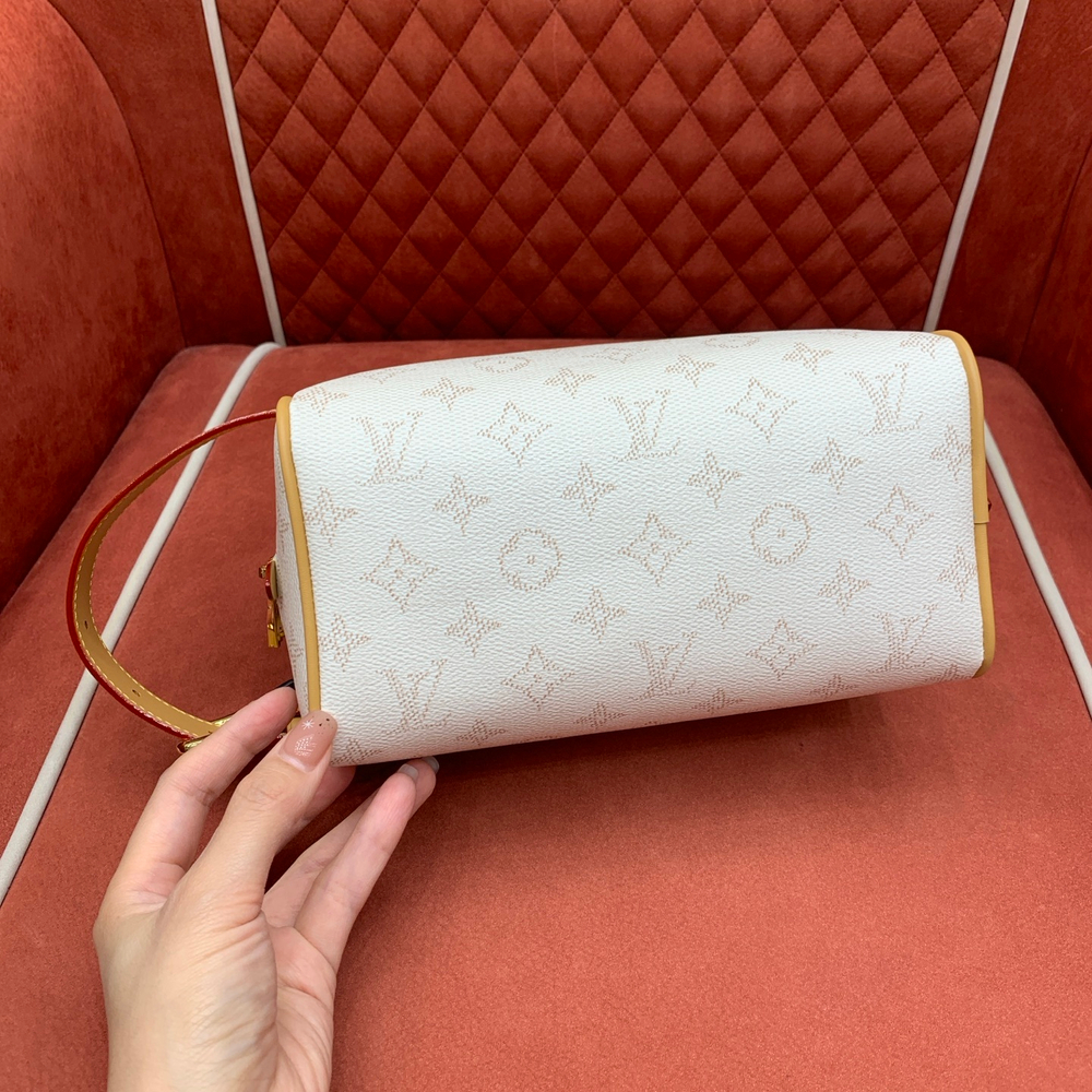 Louis Vuitton Locker Dopp Kit