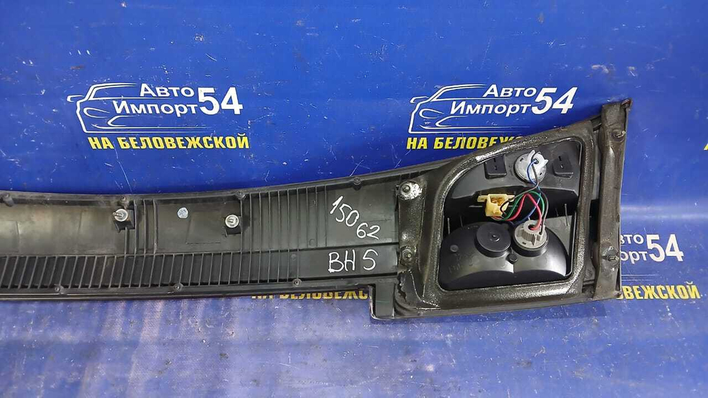 Вставка в багажник центральная SUBARU LEGACY 1998-2003