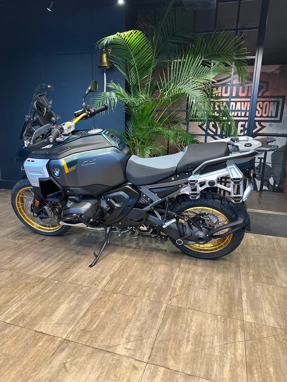 BMW R 1300 GS Adventure, 2025 зеленый