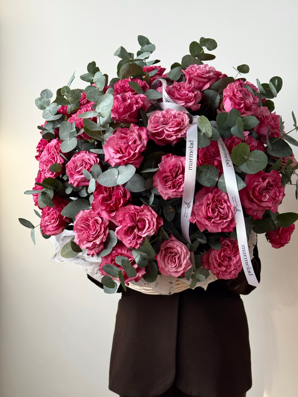 предзаказ - цветочная корзина из роз Кантри и эвкалипта размер XL