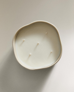 Zara Home Свеча ароматическая Luminous Camellia 540 г, растительный воск, аромат цветочный, Розовый