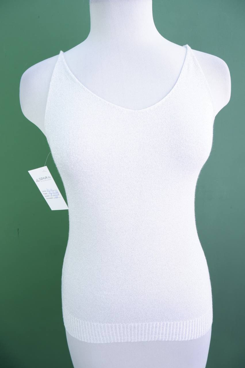 Топ с легка блестящей ниточкой, визуально на 40/42 размер