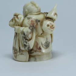 Эксклюзивная нэцкэ Монах с тыквой-горлянкой за спиной и мешком