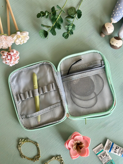 Пенал-оганайзер для хранения вязальных спиц и принадлежностей для рукоделия