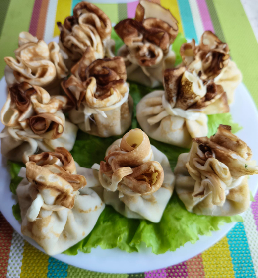 Закусочные блинные мешочки с селедочкой