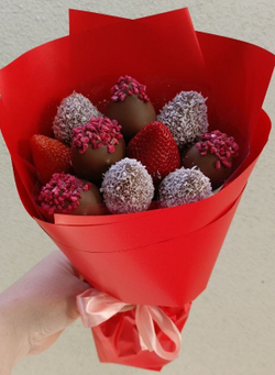 Клубничный букет "Комплимент"