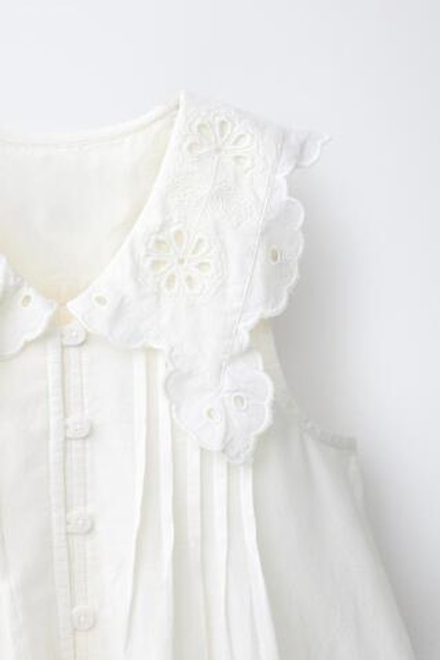 ZARA КОРОТКИЙ КОМБИНЕЗОН С ВЫШИВКОЙ, ЖЕЛТОВАТО-БЕЛЫЙ