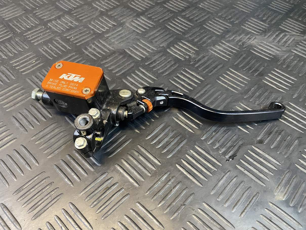 Цилиндр переднего тормоза KTM 250 Duke 2020