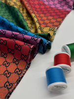 Шелк Gucci в разноцветную полоску с дизайнерским лого