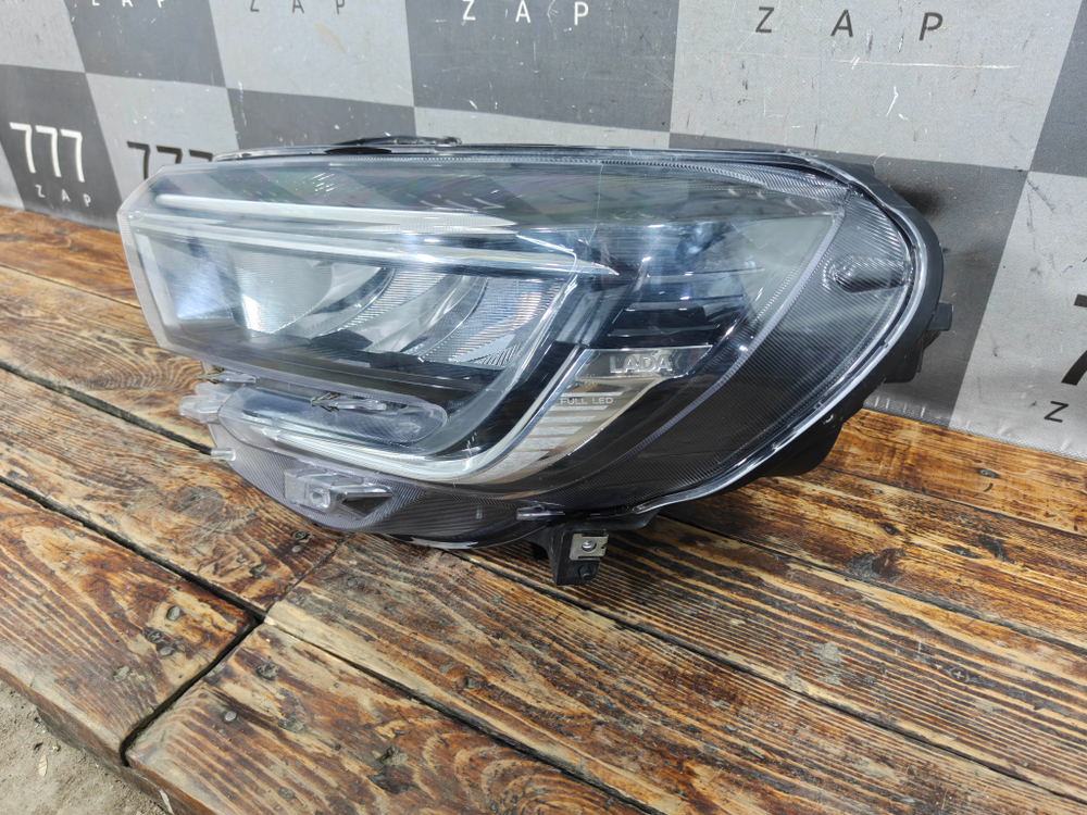 Фара левая LED LADA Vesta 22-нв Б/У Оригинал 8450040001