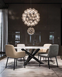 Эффектная дизайнерская люстра с прозрачными стеклянными плафонами в форме шаров ✨