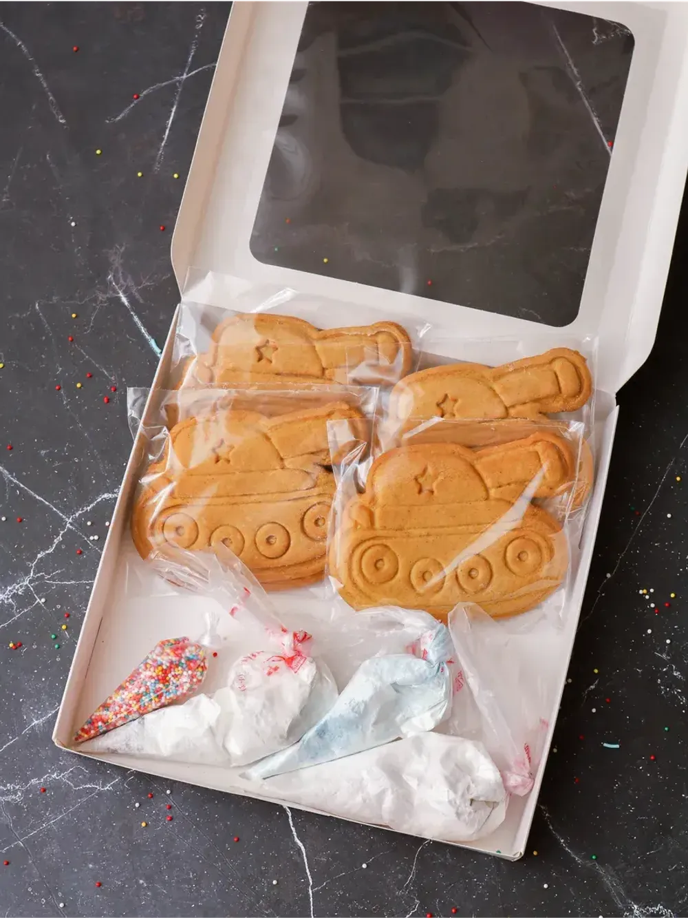 Набор для росписи "Танк" из имбирного теста Набор для росписи "Танк" из имбирного теста