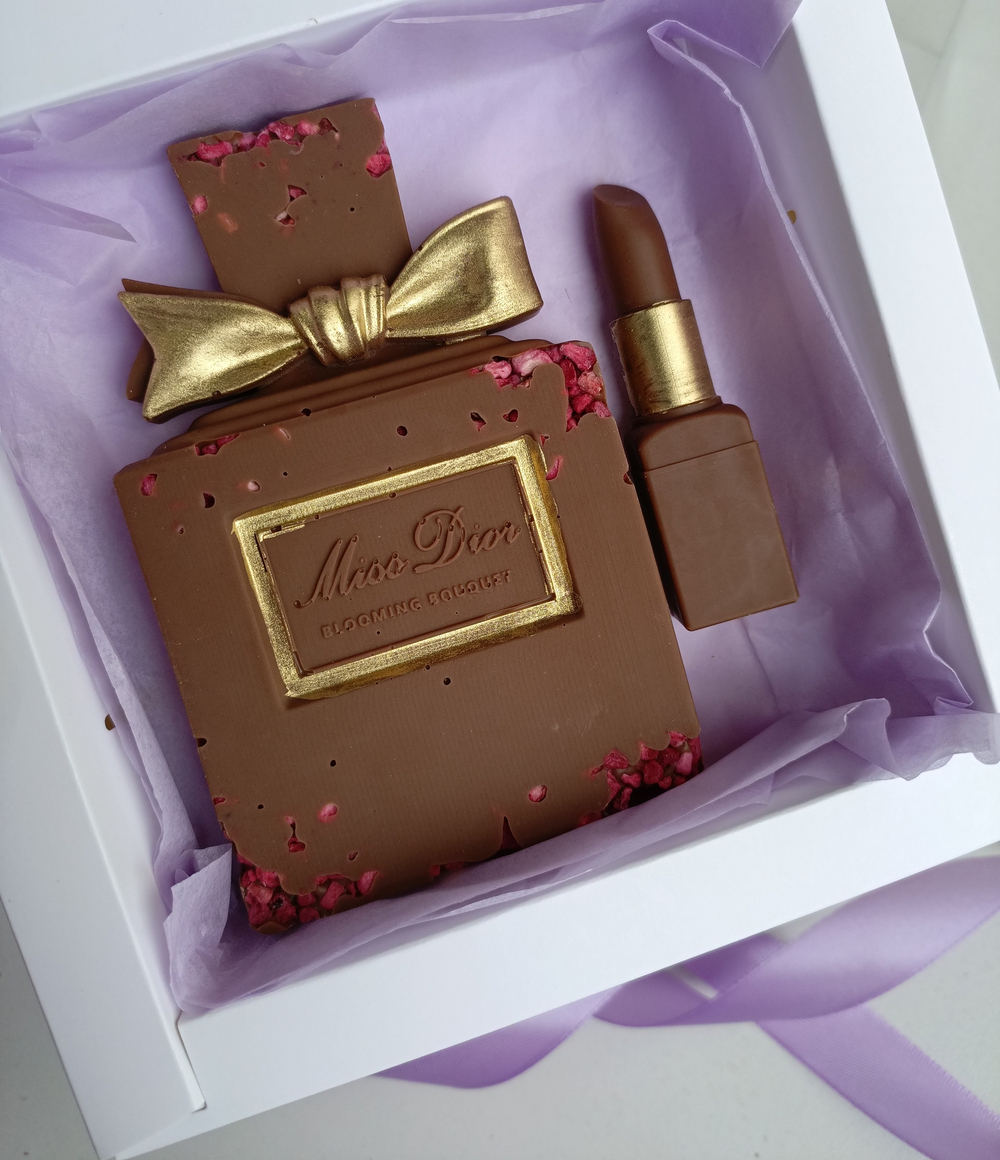 Шоколад ручной работы "Духи и помада"