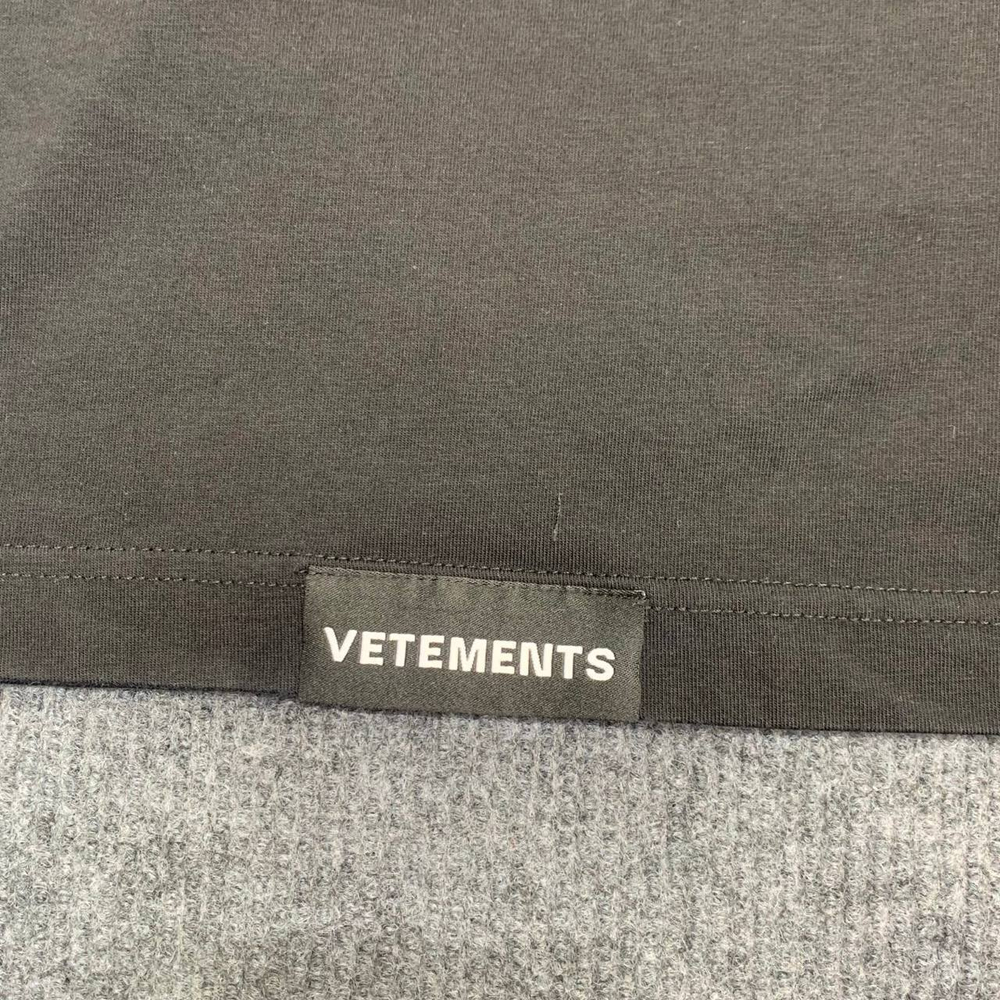Футболка Vetements