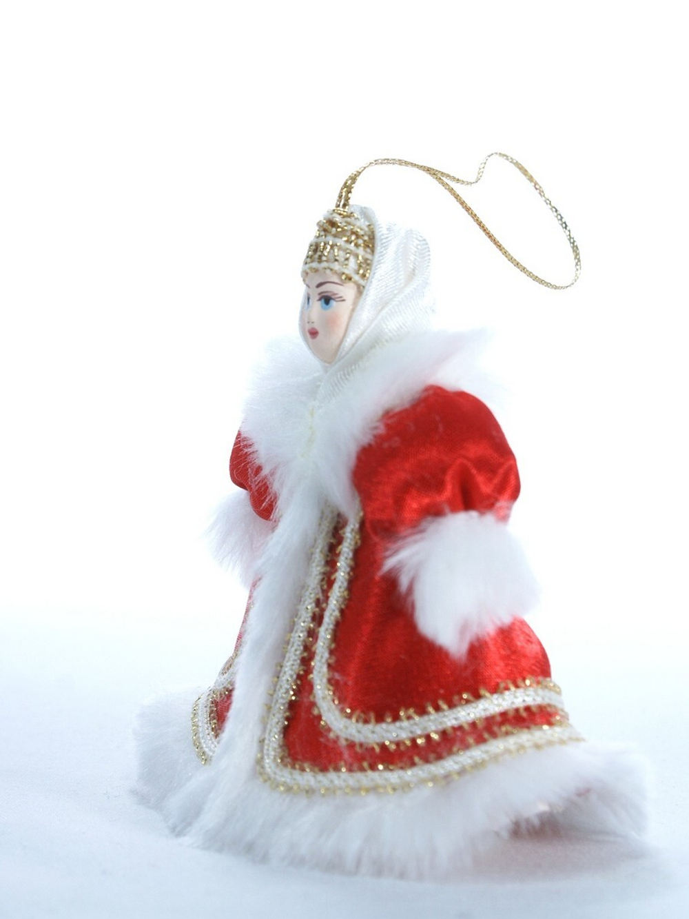 Кукла-подвеска в зимнем девичьем костюме
