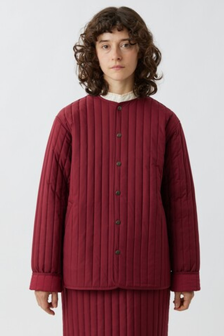 Стеганая куртка цвета бордо