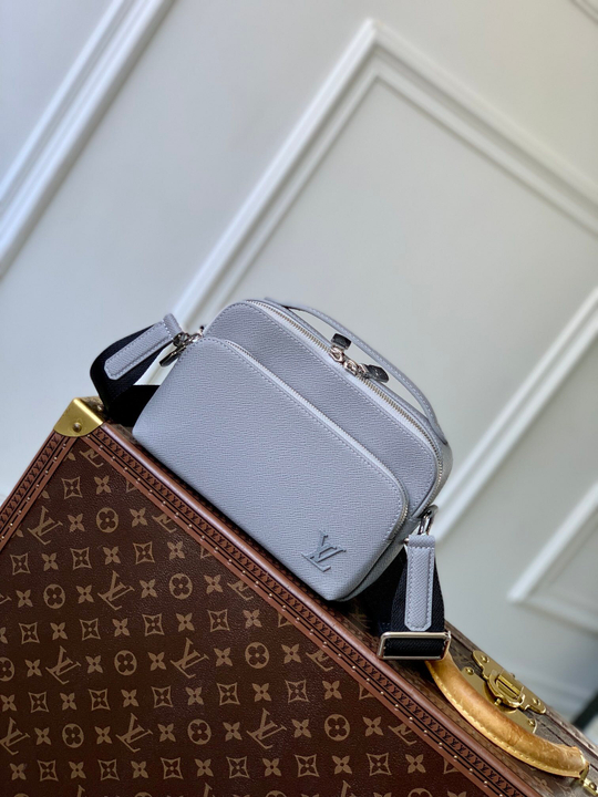 Louis Vuitton Avenue Messenger
