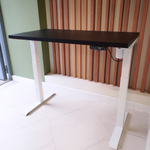 Регулируемый компьютерный стол Motor UP с регулировкой по высоте — столешница МДФ черный