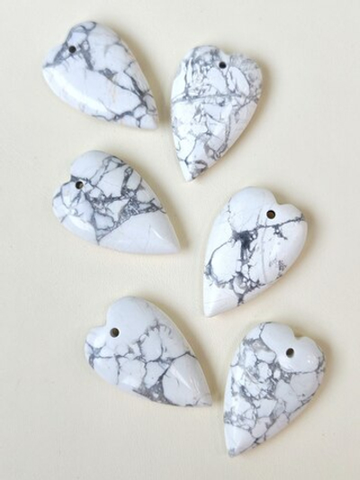 72239-м Кулон "Вытянутое сердце" из магнезита 40*25мм