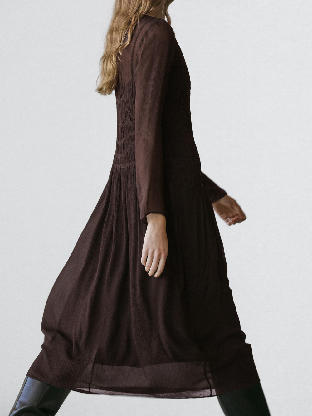 Massimo Dutti Платье миди из струящейся ткани со сборками, коричневый