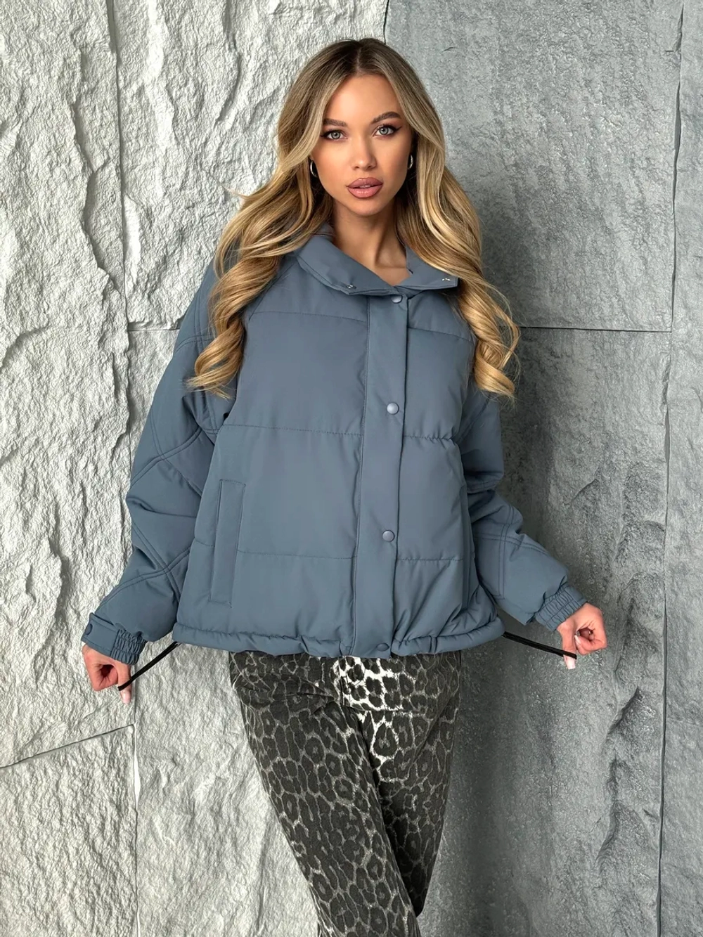 Куртка осенняя короткая с капюшоном