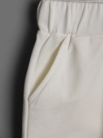 Белый костюм для девочки с юбкой на осень