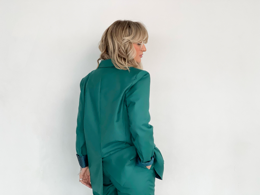 Костюм в рубчик белый 2