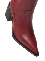 Женские удлинённые казаки из кожи