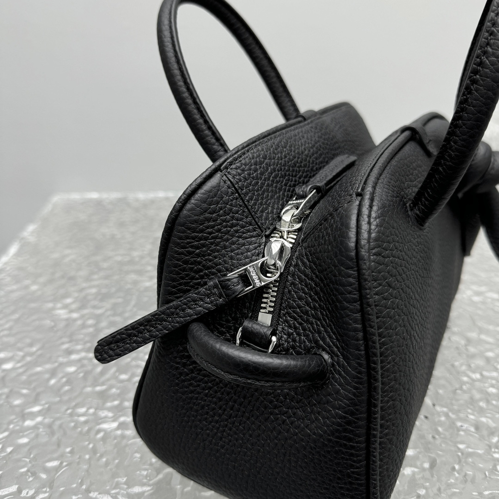 Jacquemus Small Turismo 26 cm
