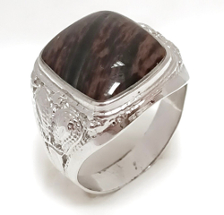 Ювелирное кольцо из серебра с обсидианом