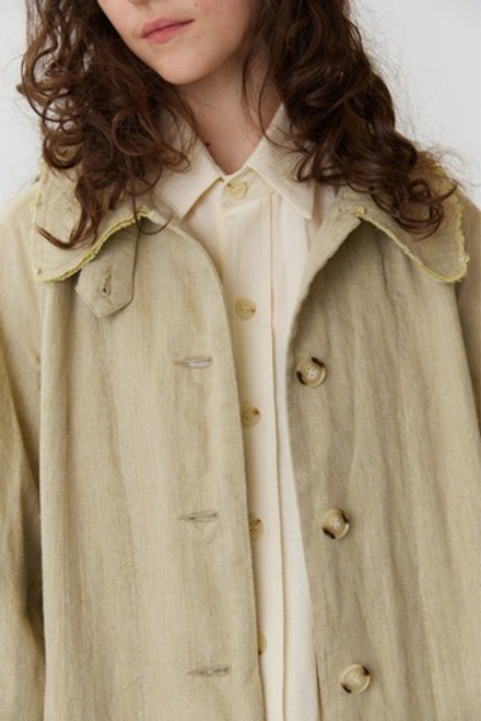 Объемный плащ из серо-зеленого льна