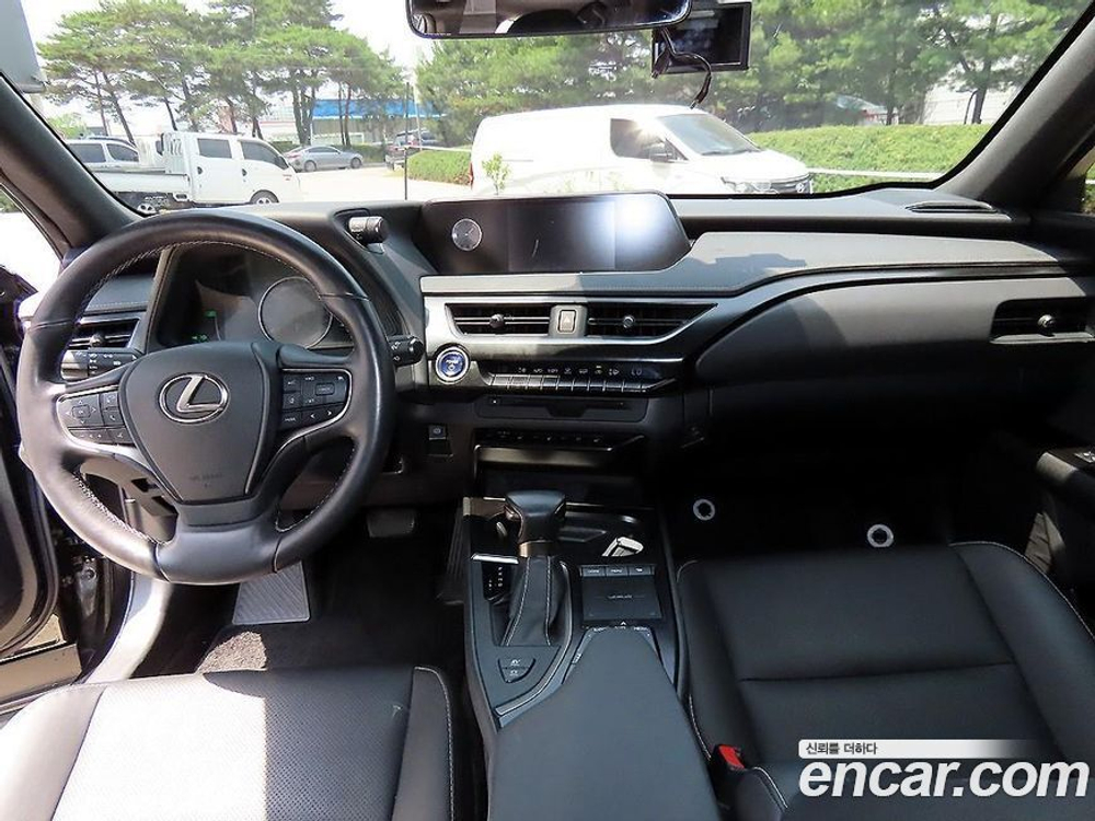Lexus UX250h 2.0 2WD (09.2020)