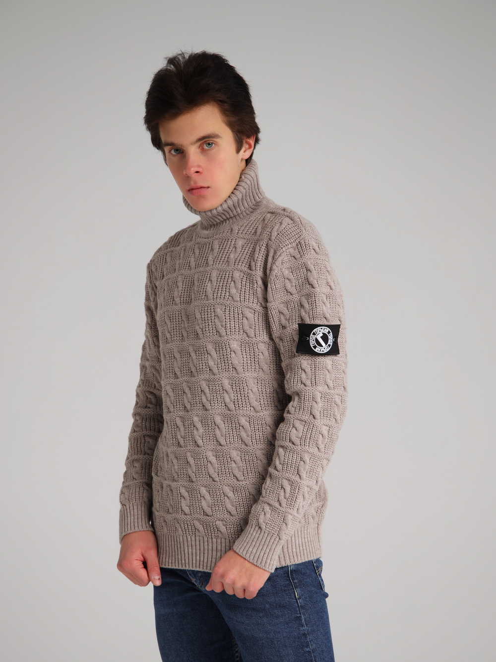 Свитер с патчем Город Горький серый бежевый