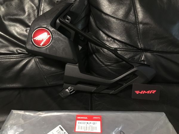 Honda Пластик боковой черный с круглой эмблемой CRF 1000 2016-2019 правый 64320-MJP-G51 аналог 64320-MJP-G50