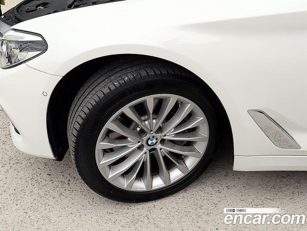 BMW 5 Series (G30) 530i xDrive Luxury Plus (11.2019)