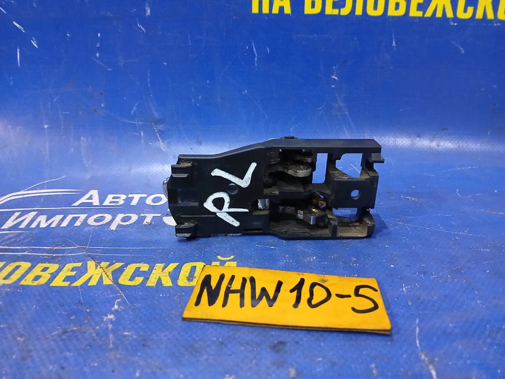 Ручка двери задней левой салонная TOYOTA PRIUS 1998