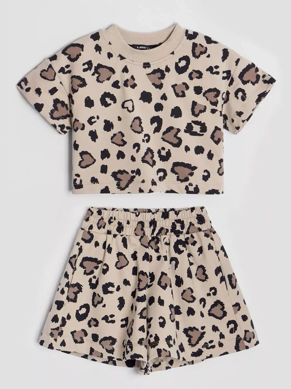 Костюм для девочки, футболка и шорты в сад