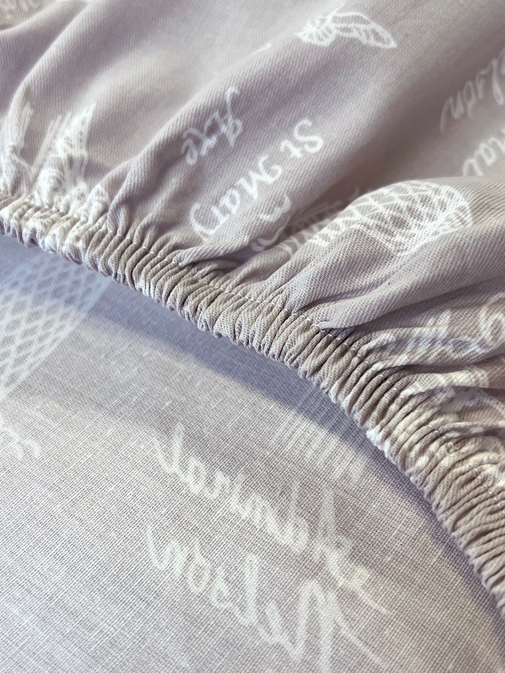 Постельное белье "Foggy Albion" семейное  наволочки 50х70 2шт Простынь на резинке 160х200 см Пододеяльник 145х215 см(2шт) Сказка сатин