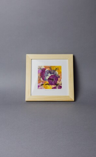 Гортензия, ночная красавиц. Картина из цветов в рамке