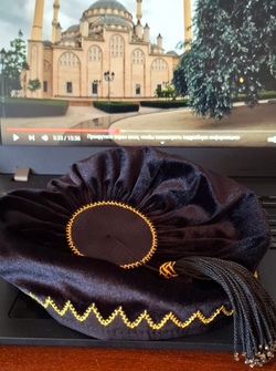 Черная тюбетейка